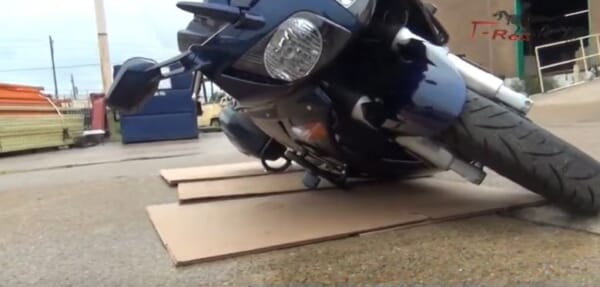 FJR1300用エンジンガード！コケ傷とはおさらば！｜AxxL