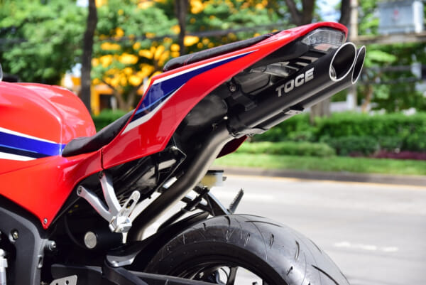 TOCE Performance 目立ち度抜群な CBR600RR用 マフラー(07-25)｜AxxL