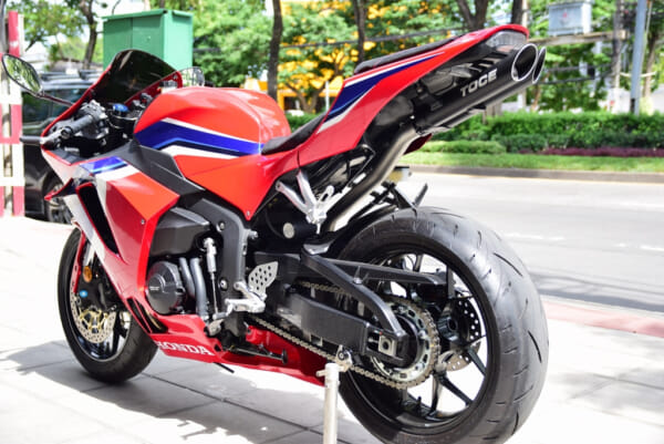 TOCE Performance 目立ち度抜群な CBR600RR用 マフラー(07-25)｜AxxL