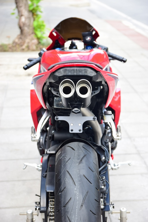 TOCE Performance 目立ち度抜群な CBR600RR用 マフラー(07-25)｜AxxL