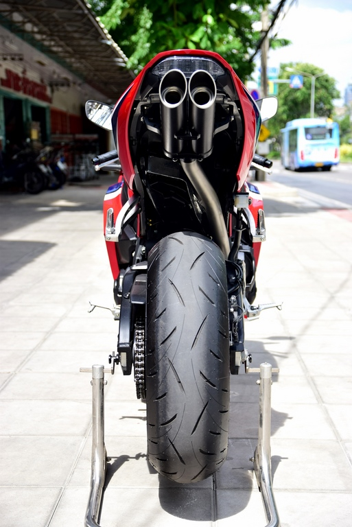 CBR600RR TOCEマフラー TOCE Performance 目立ち度抜群な CBR600RR用 マフラー(07-25)｜AxxL