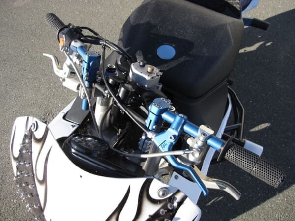 バイクハンドルのポジション、色を変えてドレスアップ！| AxxL