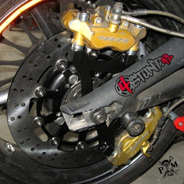 ストリートトリプル/DAYTONA675 用デュアル キャリパーブラケット｜AxxL