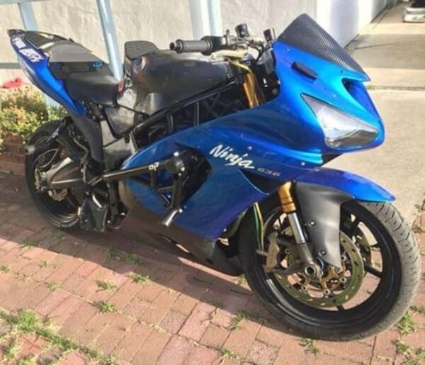 ZX6R (05-06) - 考え抜いた本気モデルスタントケージ|AxxL ZX6R (05-06) - 考え抜いた本気モデルスタントケージ|AxxL