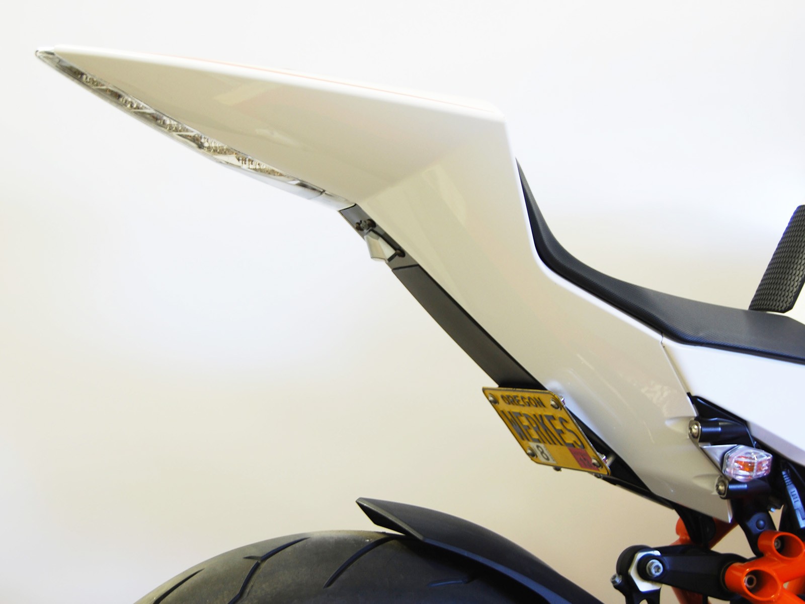 COMPETITION WERKES フェンダーレスキット KTM RC8 (08-12)