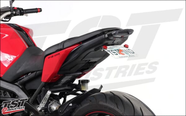 TST Industries MT-09 (14-16) ウィンカー内蔵 LEDテールライト