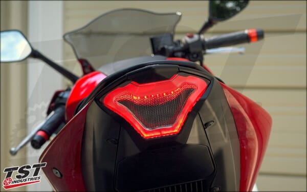 TST Industries YZF-R25 / YZF-R3 ウィンカー内蔵 LEDテールライト