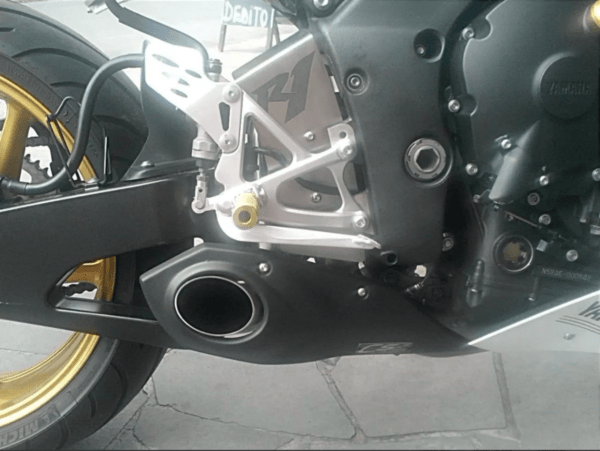 CSRacing製YZF-R1(09-14)用サイド出しマフラー！｜AxxL
