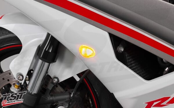YZF-R6イカリング付LEDウィンカーで昼夜共に目立ちます！｜AxxL
