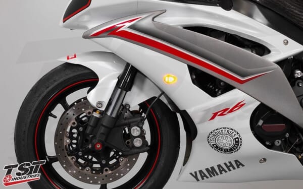 YZF-R6イカリング付LEDウィンカーで昼夜共に目立ちます！｜AxxL