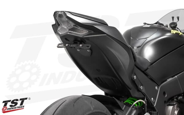 バイクTST ZX-6R (2019-)ウィンカー内蔵 LEDテールライト