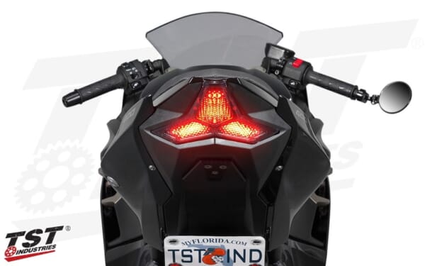 TST Industries Ninja400/Z400 ウィンカー内蔵LEDテールライト｜AxxL
