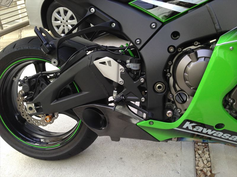 S1000RR(10-14)用 迫力あるサイド出しマフラー！｜AxxL