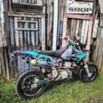 DR-Z400SM- 考え抜いた本気モデルのウィリーバー/サブケージ｜AxxL
