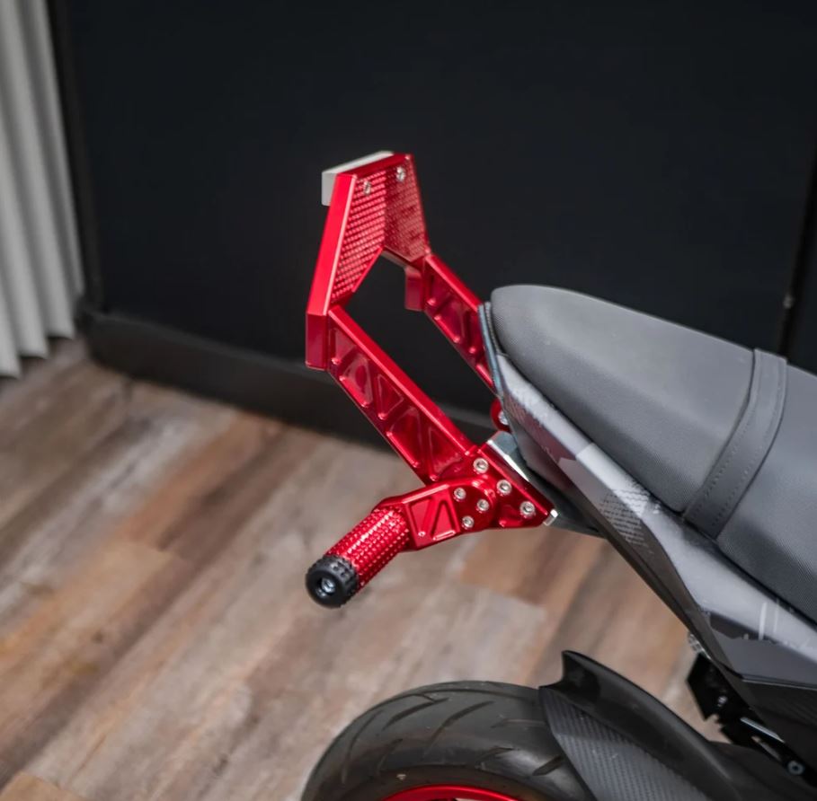 Z125にアルミ削り出しなウイリーバーと足掛けでスタント仕様！| AxxL