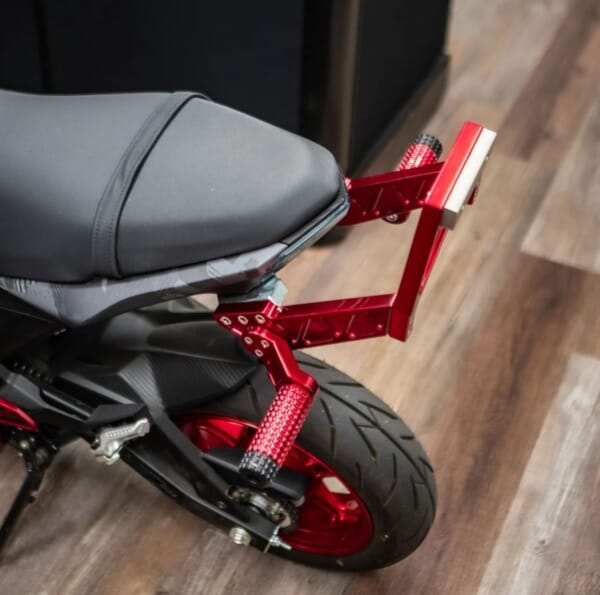 Z125にアルミ削り出しなウイリーバーと足掛けでスタント仕様！| AxxL