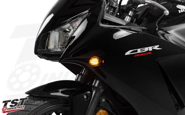 CBR250R/300R用スタイリッシュなLEDフロントウインカー｜AxxL