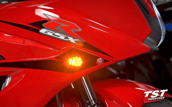 GSX-R1000(17-)用スタイリッシュなLEDフロントウインカー｜AxxL