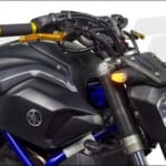 MT-09/MT-07用シンプルでスタイリッシュなLEDフロントウインカー