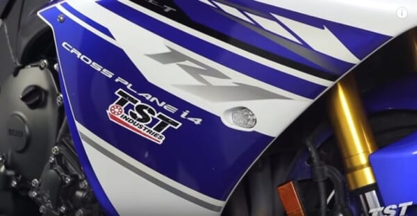 YZF-R1用シンプルでスタイリッシュなLEDフロントウインカー|AxxL YZF-R1用シンプルでスタイリッシュなLEDフロントウインカー|AxxL