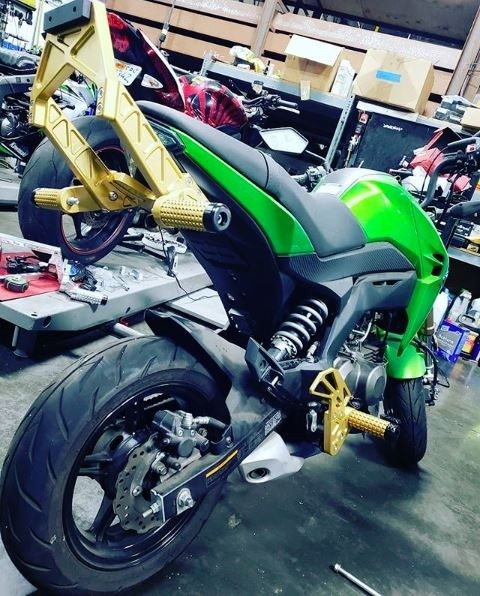 Z125にアルミ削り出しなウイリーバーと足掛けでスタント仕様!| AxxL Z125にアルミ削り出しなウイリーバーと足掛けでスタント仕様!| AxxL