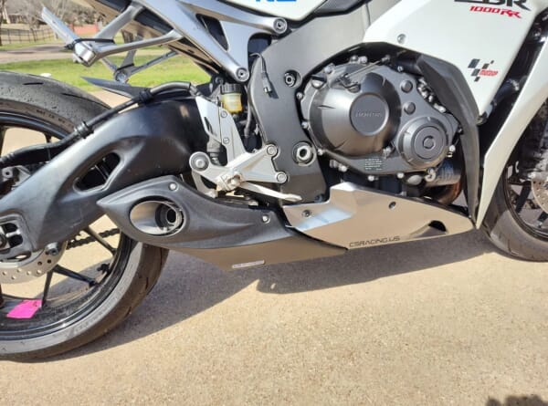 CBR1000RR(12-16)用MOTOGPのようなサイド出しマフラー！｜AxxL