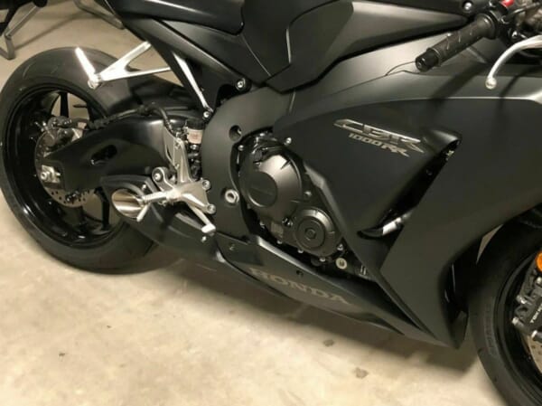 CBR1000RR(12-16)用MOTOGPのようなサイド出しマフラー！｜AxxL