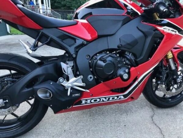 CBR1000RR(17-)用MOTOGPのようなサイド出しマフラー！｜AxxL