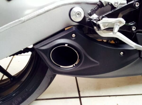 ★新春福袋2024★ S1000RR(10-14)用 迫力あるサイド出しマフラー！｜AxxL パーツ
