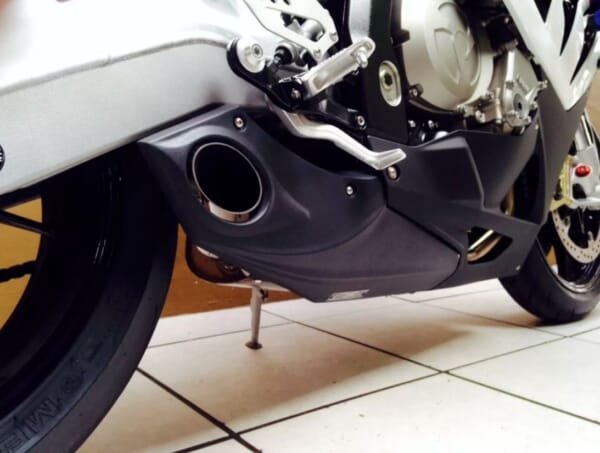 S1000RR(10-14)用 迫力あるサイド出しマフラー！｜AxxL
