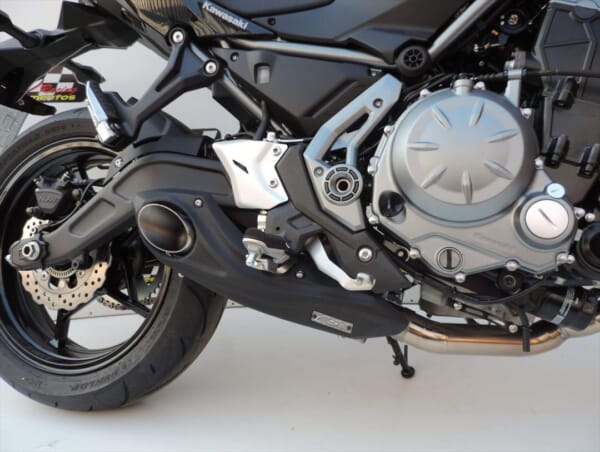 Ninja650/Z650にMOTOGPのようなサイド出しマフラーでかっこよく！｜AxxL