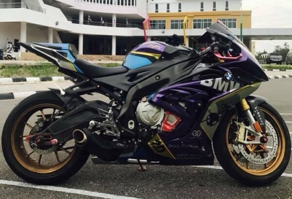 bmws1000rr15〜16年のスリップオンマフラーです