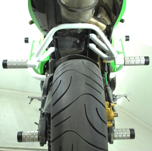 ZX-6R(05-06)用倒れてもマフラーなどに傷がつかないリアガード|AxxL ZX-6R(05-06)用倒れてもマフラーなどに傷がつかないリアガード|AxxL