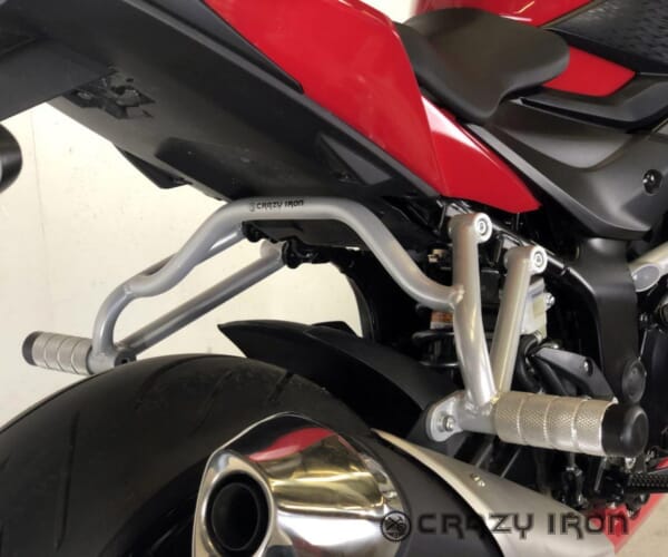 GSX-S750用倒れてもマフラーなどに傷がつかないリアガード|AxxL GSX-S750用倒れてもマフラーなどに傷がつかないリアガード|AxxL