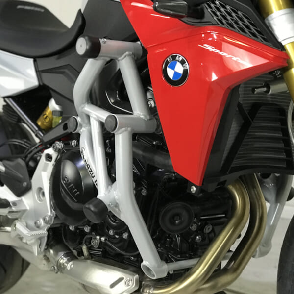 BMW F900R用 倒れても傷つかないエンジンガード|AxxL BMW F900R用 倒れても傷つかないエンジンガード|AxxL