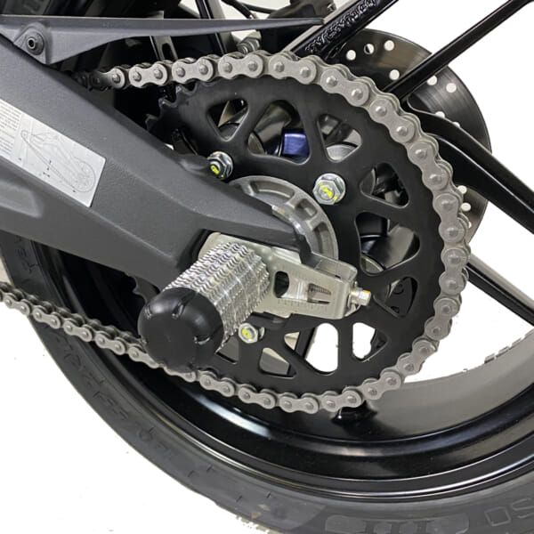 DUCATI MONSTER 797用の大型アクスルスライダー｜AxxL