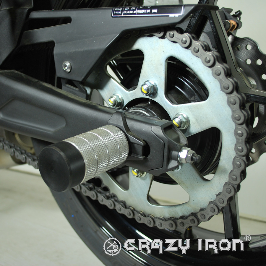 Ninja 650 Z650 (17-20)用の大型アクスルスライダー｜AxxL