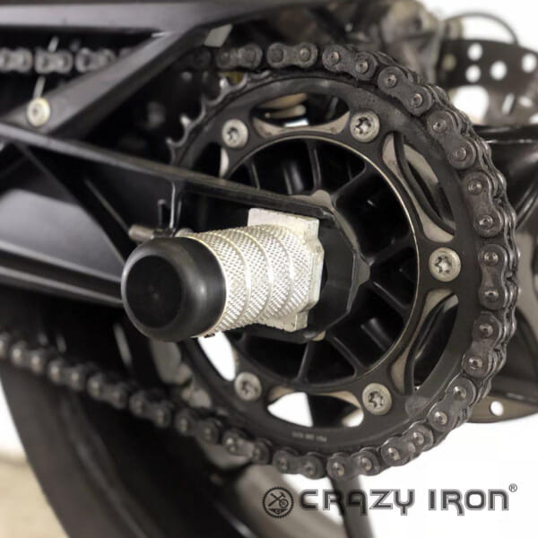KTM DUKE 690用の大型アクスルスライダー｜AxxL