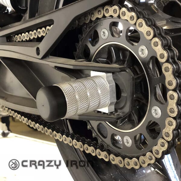 KTM Duke 790用の大型アクスルスライダー｜AxxL