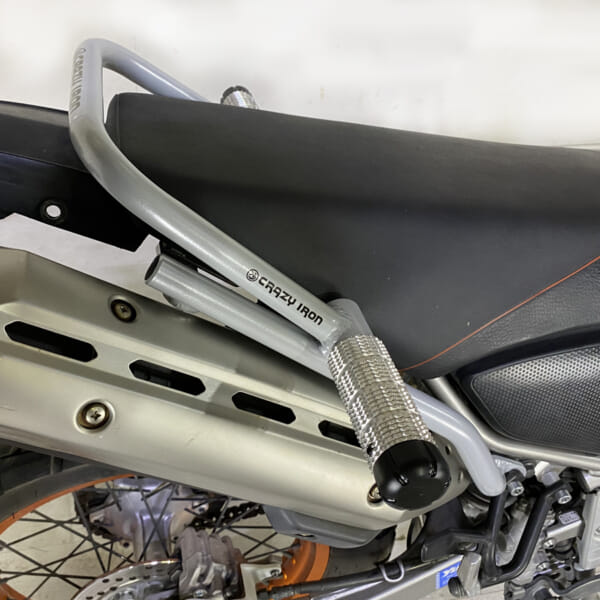 トリッカー XG250用倒れてもマフラーなどに傷がつかない トリッカー XG250用倒れてもマフラーなどに傷がつかない