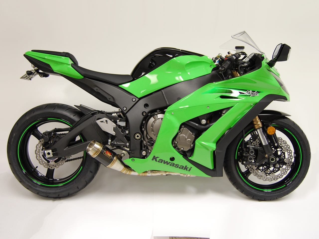 スーパーバイク選手権にも使用 COMPETITION WERKES マフラー｜AxxL