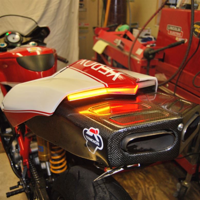 【新品、本物、当店在庫だから安心】 NRC製 ドゥカティ 999用ウインカー内蔵フェンダーレス｜AxxL パーツ