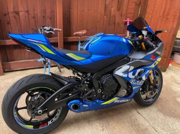 GSX-R1000(17-)にMOTOGPのようなサイド出しマフラー！｜AxxL