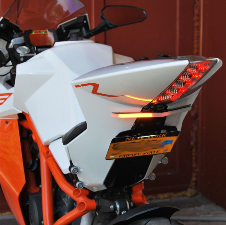 NRC KTM RC8 ウィンカー内蔵 Tuckedモデル フェンダーレスキット