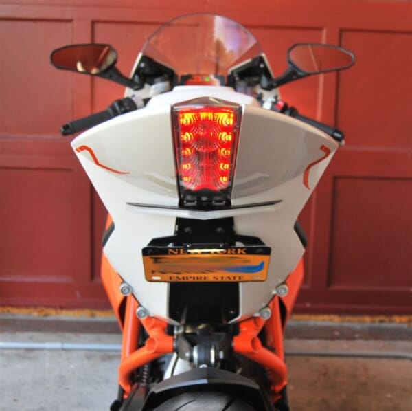 NRC製 KTM RC8 用ウインカー内蔵フェンダーレス｜AxxL
