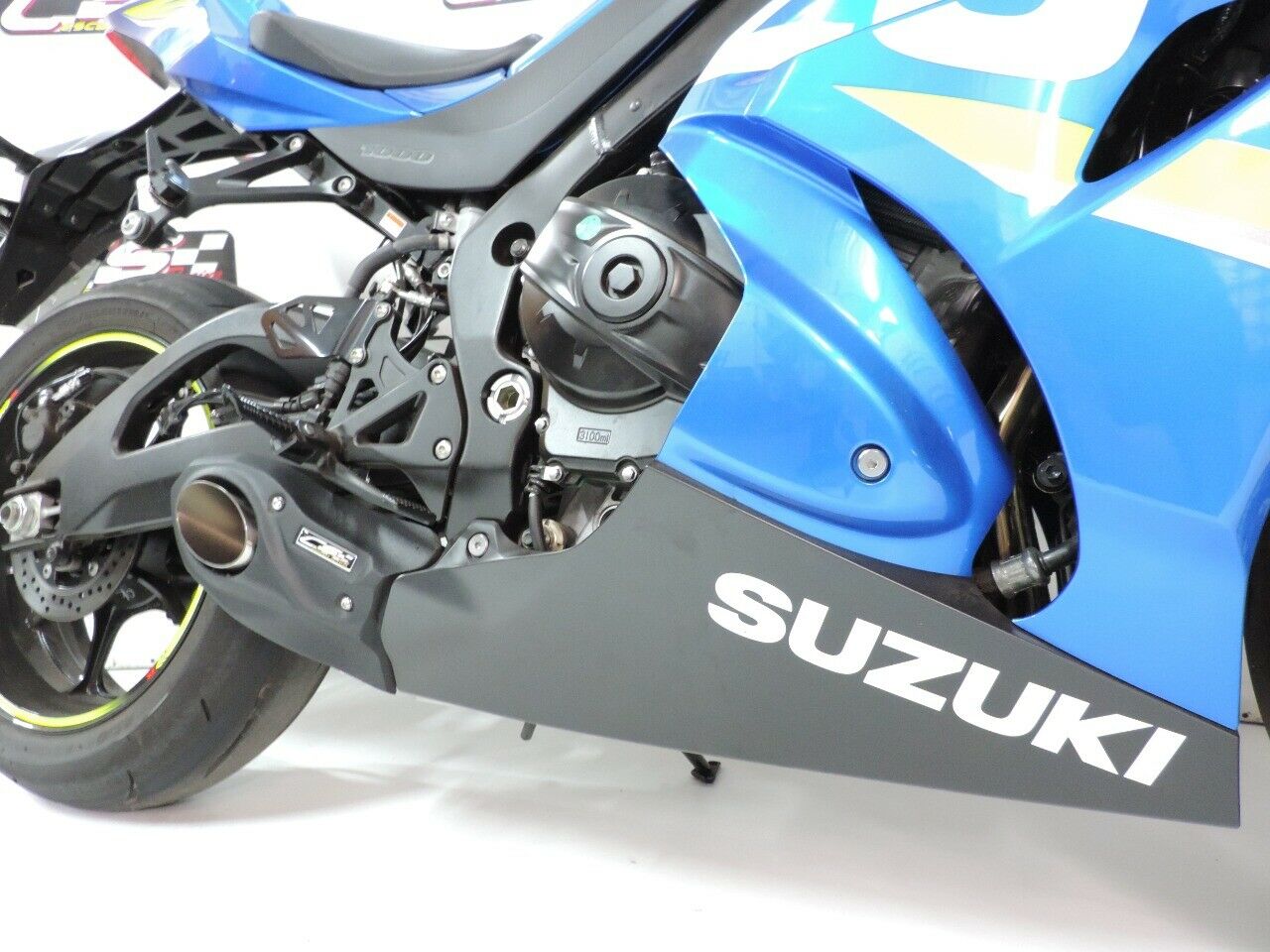 GSX-R1000(17-)にMOTOGPのようなサイド出しマフラー！｜AxxL