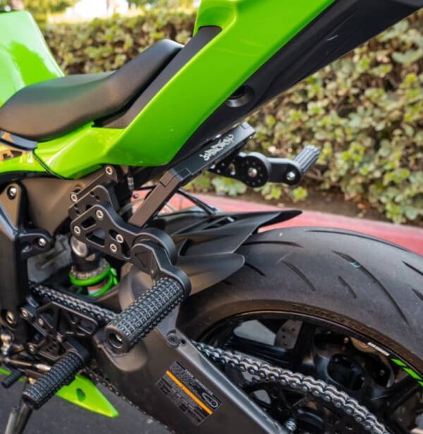 ZX-6R (09-23) 好きなポジションに設定できるアルミサブケージ｜AxxL