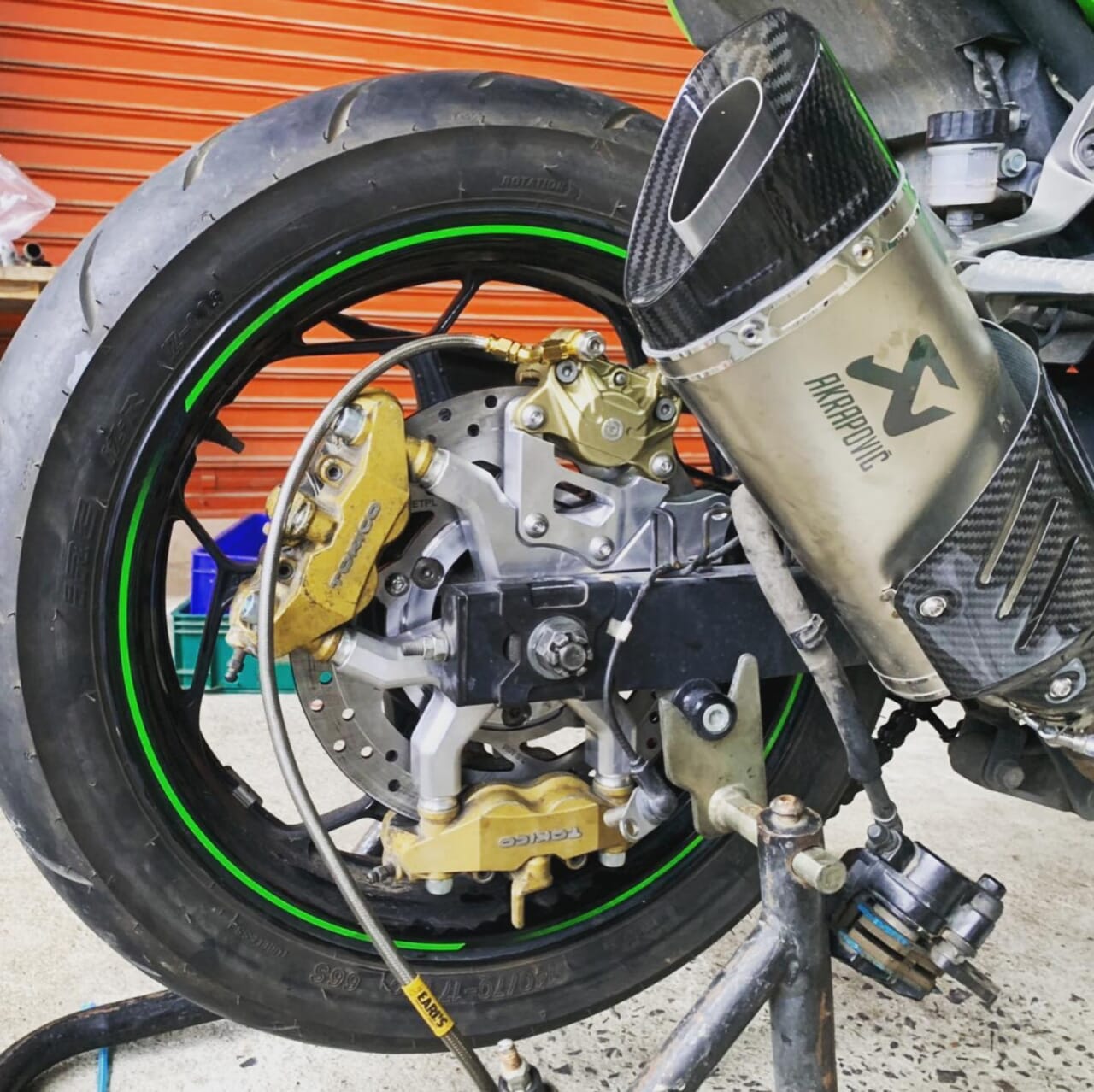 DARK KNIGHT STREET トリプルキャリパーブラケット NINJA250/NINJA400/Z250