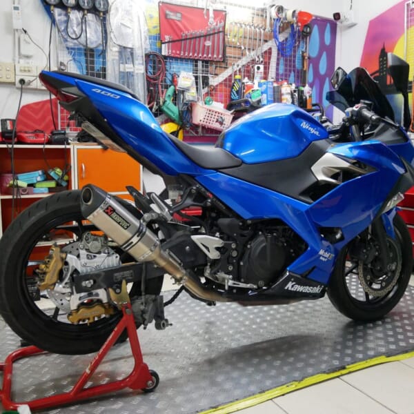 スタントには必須 トリプルキャリパーブラケット NINJA250/400 Z250|AxxL