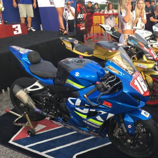 SEMOTO MotoAmericaで実際に使用されている カーボンタンクカバー｜AxxL